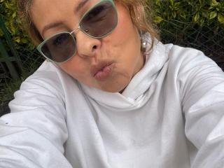 Ver a ficha detalhada de MiaAmoretti