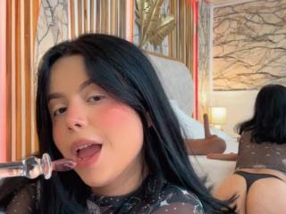 Se komplett profil för MelaniWare