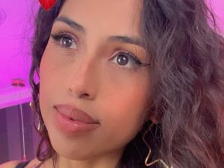 Se komplett profil för MyaaTyler