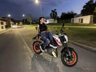 Se komplett profil för Yurimy