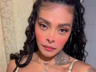 Se komplett profil för EmmaEbony