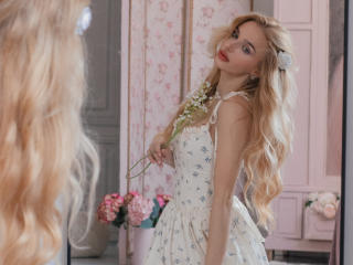 Ver a ficha detalhada de FloraDavis