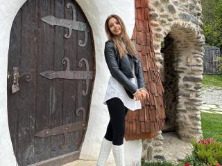 Ver a ficha detalhada de AishaBee