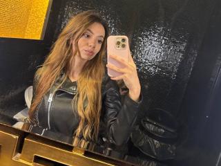 Ver a ficha detalhada de AishaBee