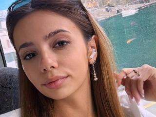 Ver a ficha detalhada de AishaBee