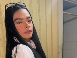 Yksityiskohtaiset tiedot mallista EmmaEbony