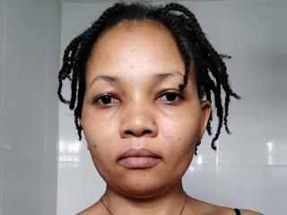 Yksityiskohtaiset tiedot mallista NessieCecily