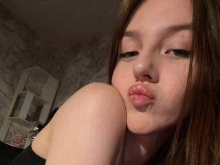 Yksityiskohtaiset tiedot mallista DignaHottie