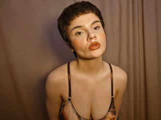 Yksityiskohtaiset tiedot mallista JunneWers