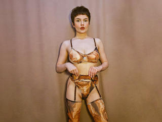 Yksityiskohtaiset tiedot mallista JunneWers