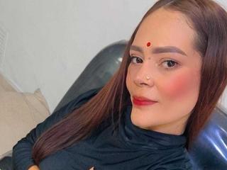 Yksityiskohtaiset tiedot mallista ShantalaKrisha