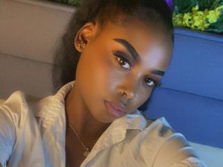 Se komplett profil för NaomiLoveHot
