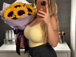 Volledig profiel bekijken van allyssecret-hot