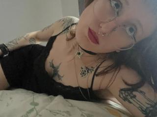 Se dtaljerede oplysninger for LaraHonig-hot