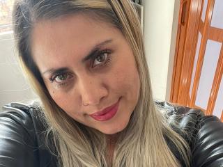 Se dtaljerede oplysninger for AlejaBlonde