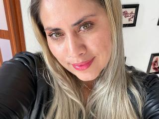 Se dtaljerede oplysninger for AlejaBlonde