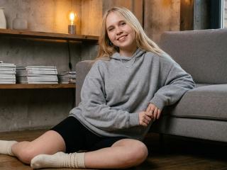 Ver la ficha detallada de CaylaHenby