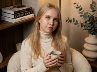 Ver la ficha detallada de CaylaHenby