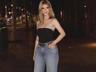 Voir la fiche détaillée de HotCumAdriana69x
