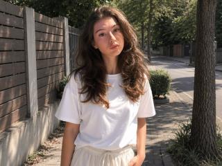 Voir la fiche détaillée de DanicaStuer
