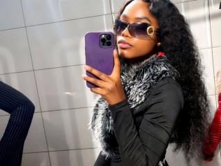 Lásd a EbonyDivaa-hot teljes profilját