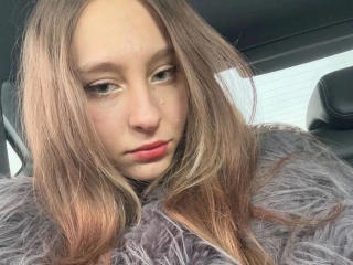 Lásd a ModelGyrl-hot teljes profilját