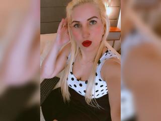Lásd a GiuliaAddams teljes profilját