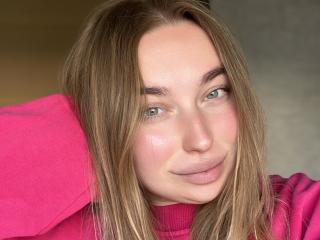 انظر إلى الملف المفصل لـ DaniellaDella