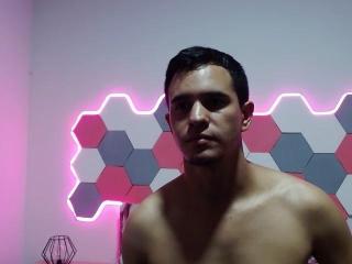انظر إلى الملف المفصل لـ EvanJepv