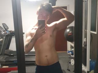 См. подробные сведения о модели andreashotboy27
