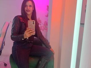 См. подробные сведения о модели AriannaSeete