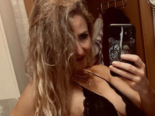 См. подробные сведения о модели CarrieMillerX-hot