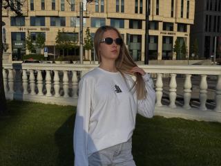 Ver la ficha detallada de LillianaWhang