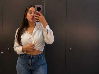 Ver la ficha detallada de EllaMaxwell