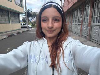SaarahJones's Model Profile
