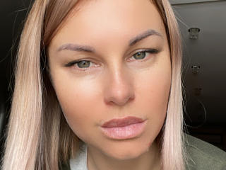 BelleLisaG's Model Profile