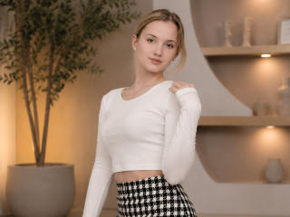 LanetteBerdecia's Model Profile