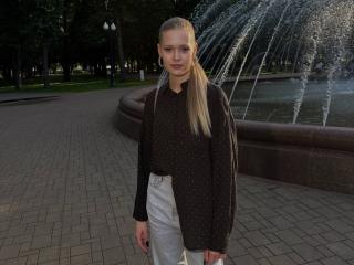 Vedere il profilo completo di LillianaWhang