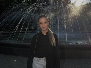 Vedere il profilo completo di LillianaWhang