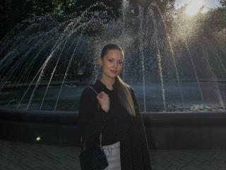 Ver la ficha detallada de LillianaWhang