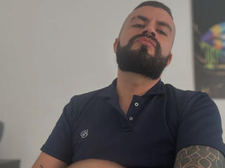 Voir la fiche détaillée de Oliver69Hot