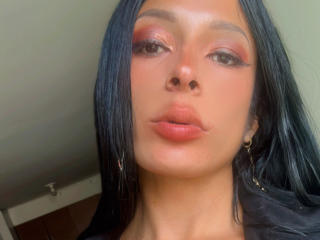 ArielNitzche's Model Profile