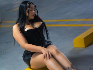 LaraJames's Model Profile