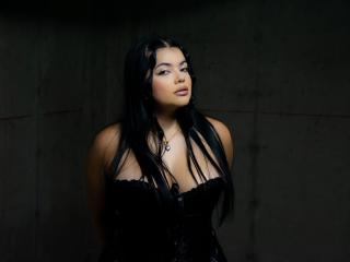 LaraJames's Model Profile