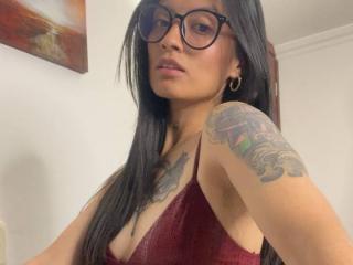 NiaWhitee's Model Profile