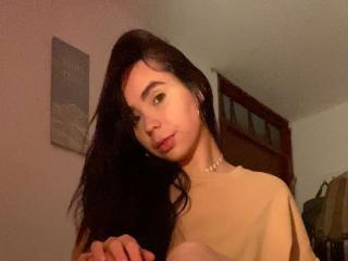 LunaVelve's Model Profile