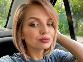 DouceAmelia's Model Profile