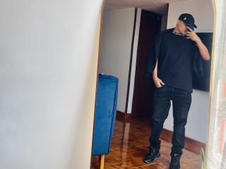Thiagoarias's Model Profile