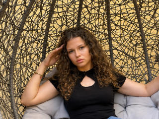 Se komplett profil för CurlyElina