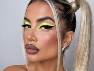 Lellie's Model Profile